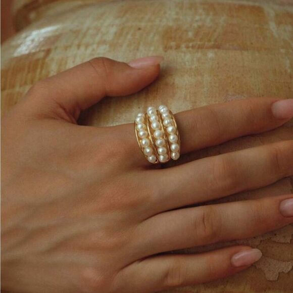 Anthropologie Jewelry - Elegant Pearl Ring Q452